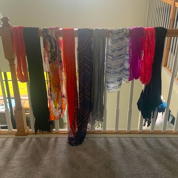 Accessories - Lot of 10 scarves
